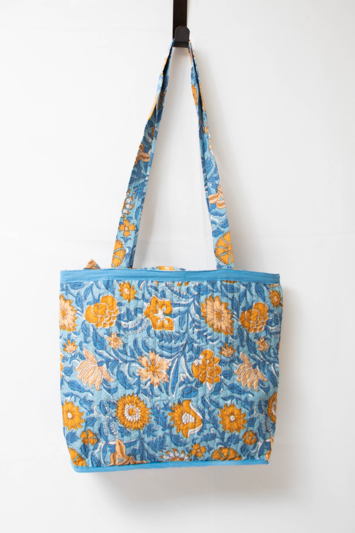 Amira Tote